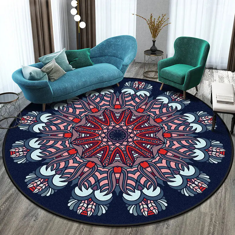 Ein runder Mandala-Rundteppich in Marineblau zeigt ein lebhaftes, kunstvolles geometrisches Design in leuchtendem Pink, Rot und Weiß aus Polyester, ideal als dekorativer Teppich.