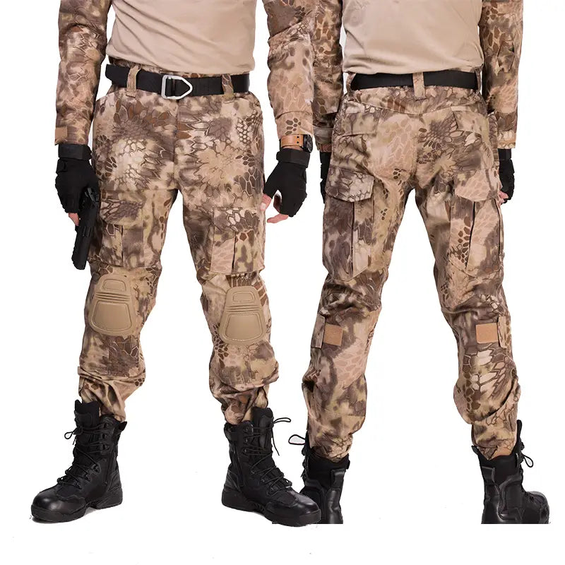 Pantalon tactique avec genouillères et poches cargo présentant un camouflage floral beige et brun avec des genouillères renforcées.