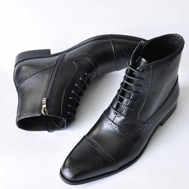 Black leather brogue ankle boots with a pointed toe and lace-up design for men winter boots leather brogue plush warm shoes.