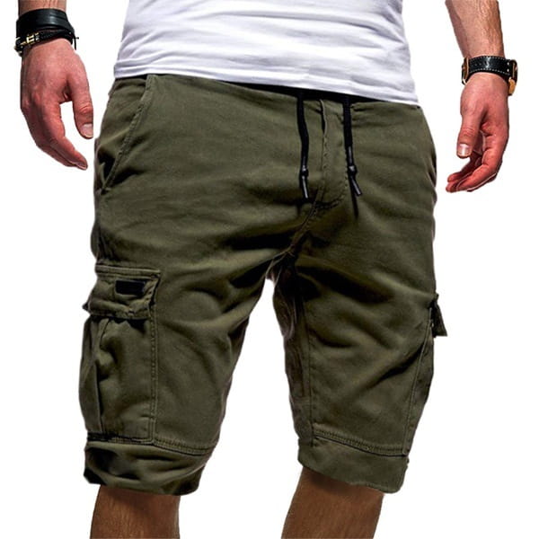 Herren-Urban-Cargo-Jogger-Shorts in Olivgrün mit Seitentaschen und einem Kordelzugbund.