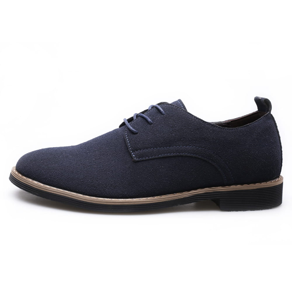 Chaussure habillée en daim oxford à lacets pour hommes en bleu marine, avec bordure ton beige contrastée et semelle en caoutchouc noir, conçue pour les grandes tailles.