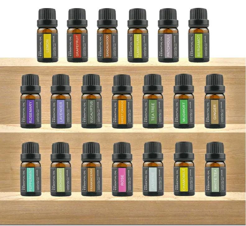 Set aus ätherischen Öl-Glasampullen mit schwarzen Verschlüssen, auf Holzregalen in einem Set für ätherische Öl-Aromatherapie angeordnet, 10 ml Duftbox.