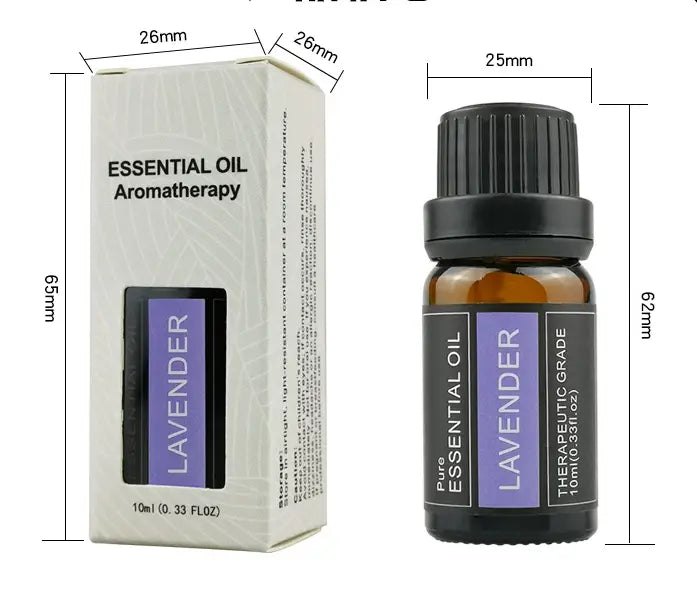 Lavendel-ätherisches Öl in einer 10-ml-Amber-Glasflasche mit schwarzem geripptem Verschluss und violetter Beschriftung, neben seiner weißen Kartonverpackung aus dem Set für ätherische Öl-Aromatherapie 10 ml Duftbox präsentiert.