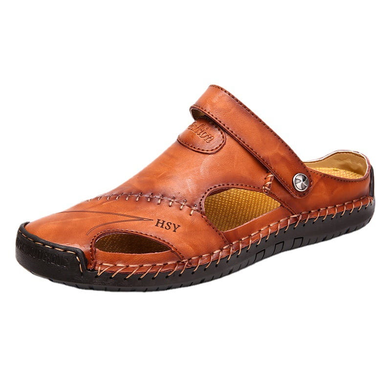 Herren-Roman-Ledersandalen in Braun mit einem Riemen- und Ausschnittdesign sowie einer Gummisohle.
