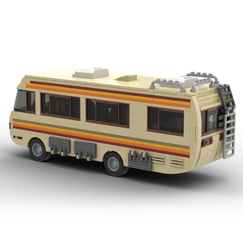 juego de bloques de construcción tipo LEGO de color crema, caravana retro estilo RV, con rayas naranjas y marrones y una escalera gris en el lateral