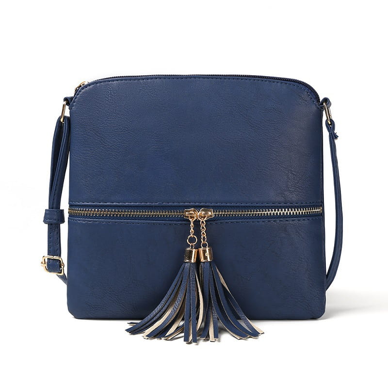 Un sac bandoulière en simili cuir bleu marine avec fermeture éclair à finition ton sur ton doré et accent de pompon bicolore avec détail de fermeture éclair.