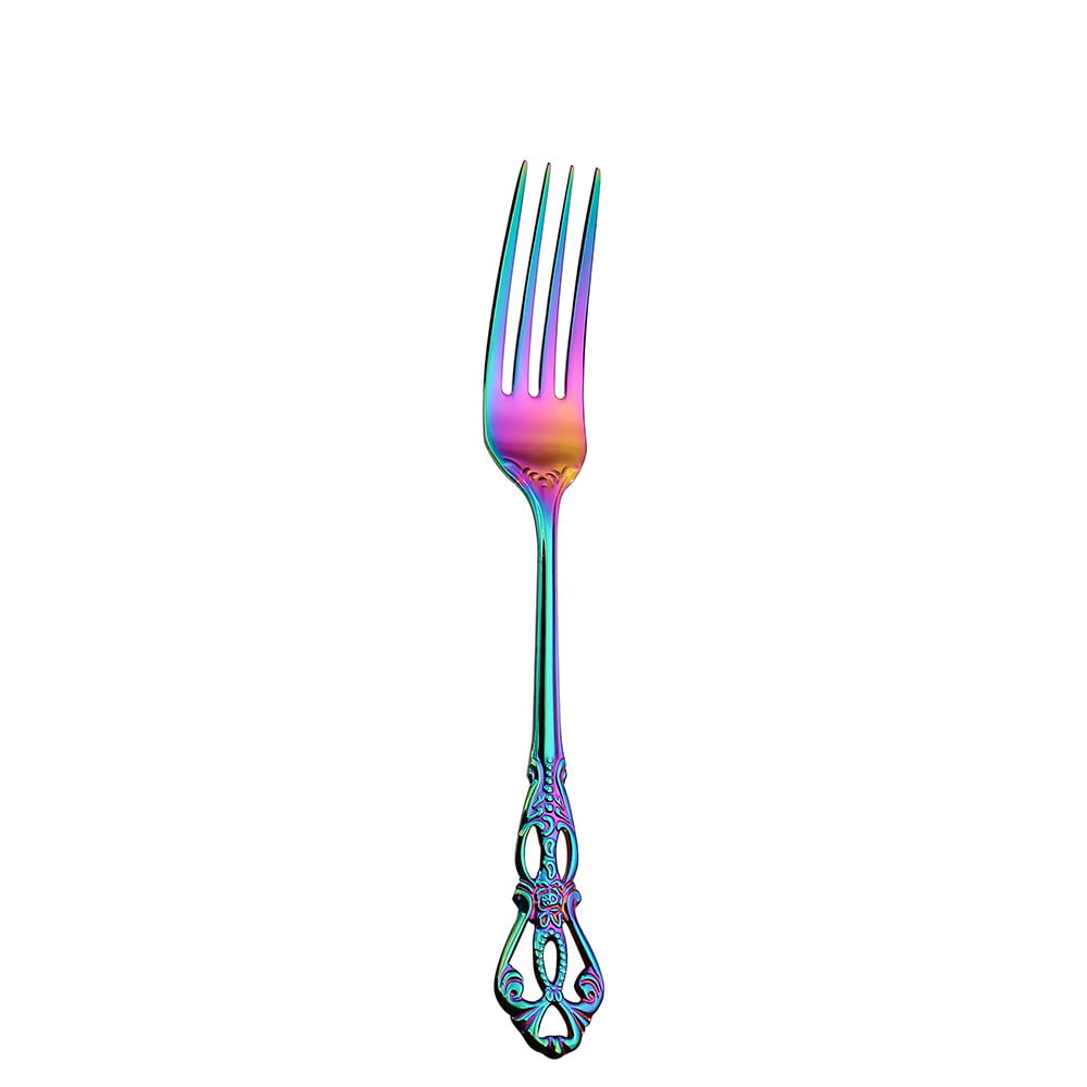 Une fourchette en acier inoxydable ornementée aux couleurs d’un arc-en-ciel, avec une finition métallique élégante et des détails floraux complexes provenant de l’ensemble de couverts en acier inoxydable de la Cour Royale, avec boîte.