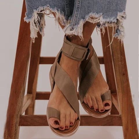 Plus size women’s olive green flat roman strappy sandals with buckle detail and flat sole.