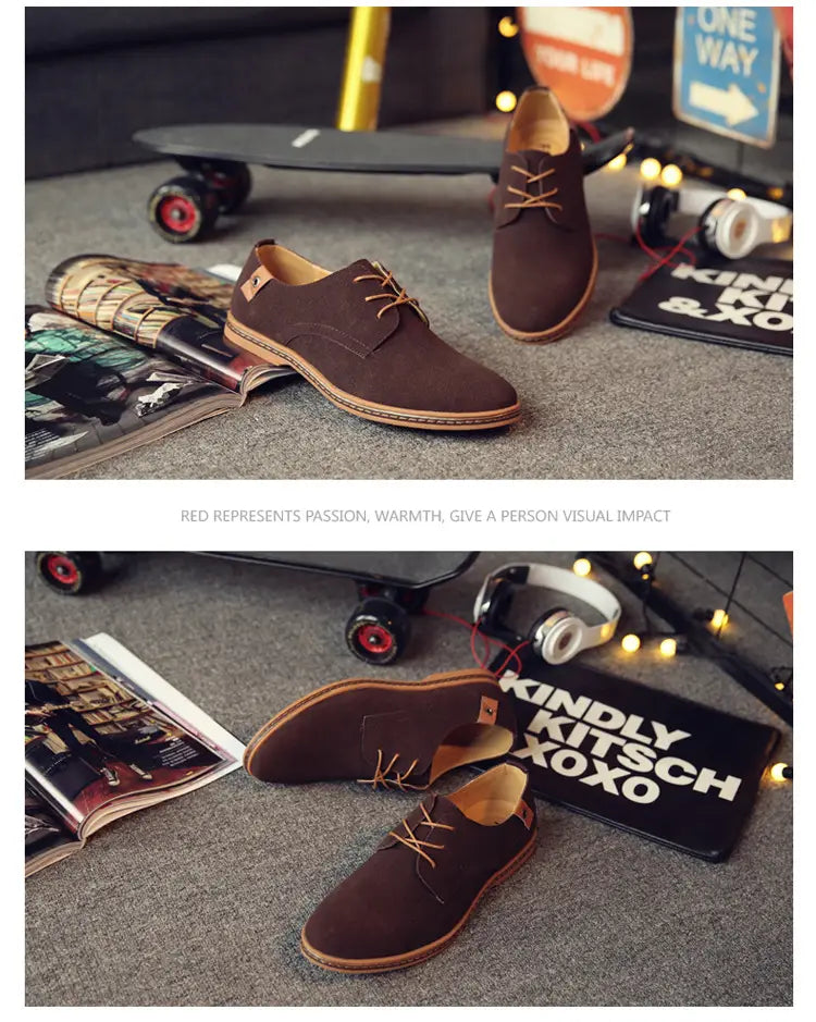 Wildleder-Oxford-Schuhe für Herren mit beigen Schnürsenkeln und einer kontrastierenden hellbraunen Sohle, als Schnürleder-Flats gestaltet.