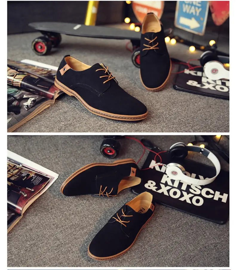 Chaussures décontractées à lacets en suède nubuck pour hommes en noir, avec des lacets beige et des semelles en cuir brun clair.
