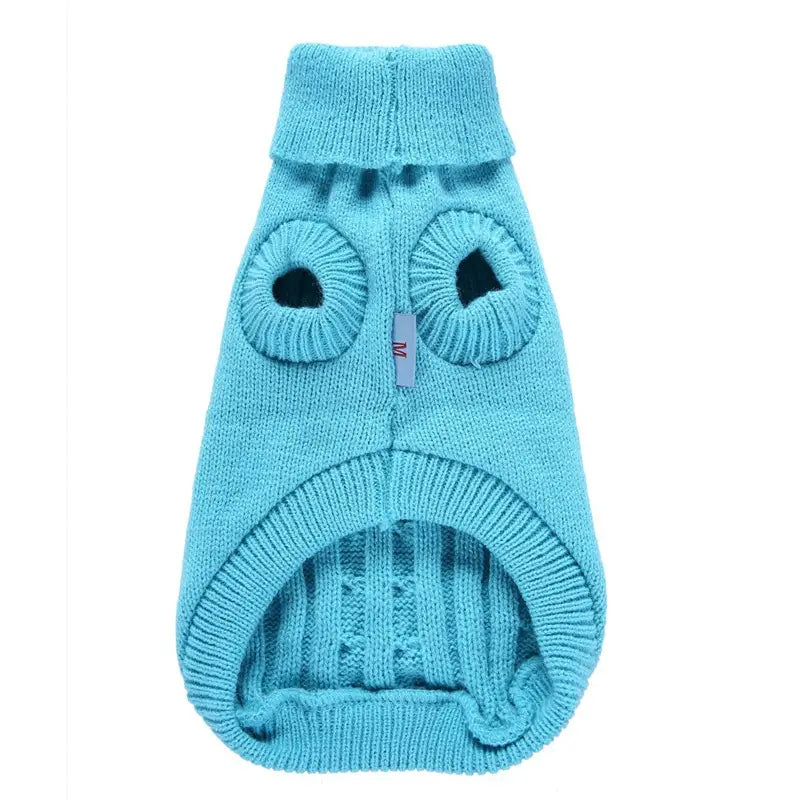 Suéter para perro azul claro tejido, con orificios para los ojos bordados y un cuello acanalado, hecho de lana cálida en punto tipo ochos para ropa para mascotas, disponible en tallas XS a L.
