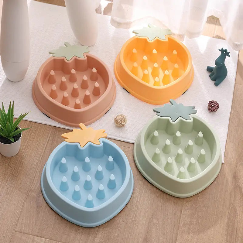 Cuenco para perros de alimentación lenta de piña de silicona de colores pastel con protuberancias texturizadas con forma de cono, diseñado como recipiente de plástico para mascotas para promover la alimentación lenta.