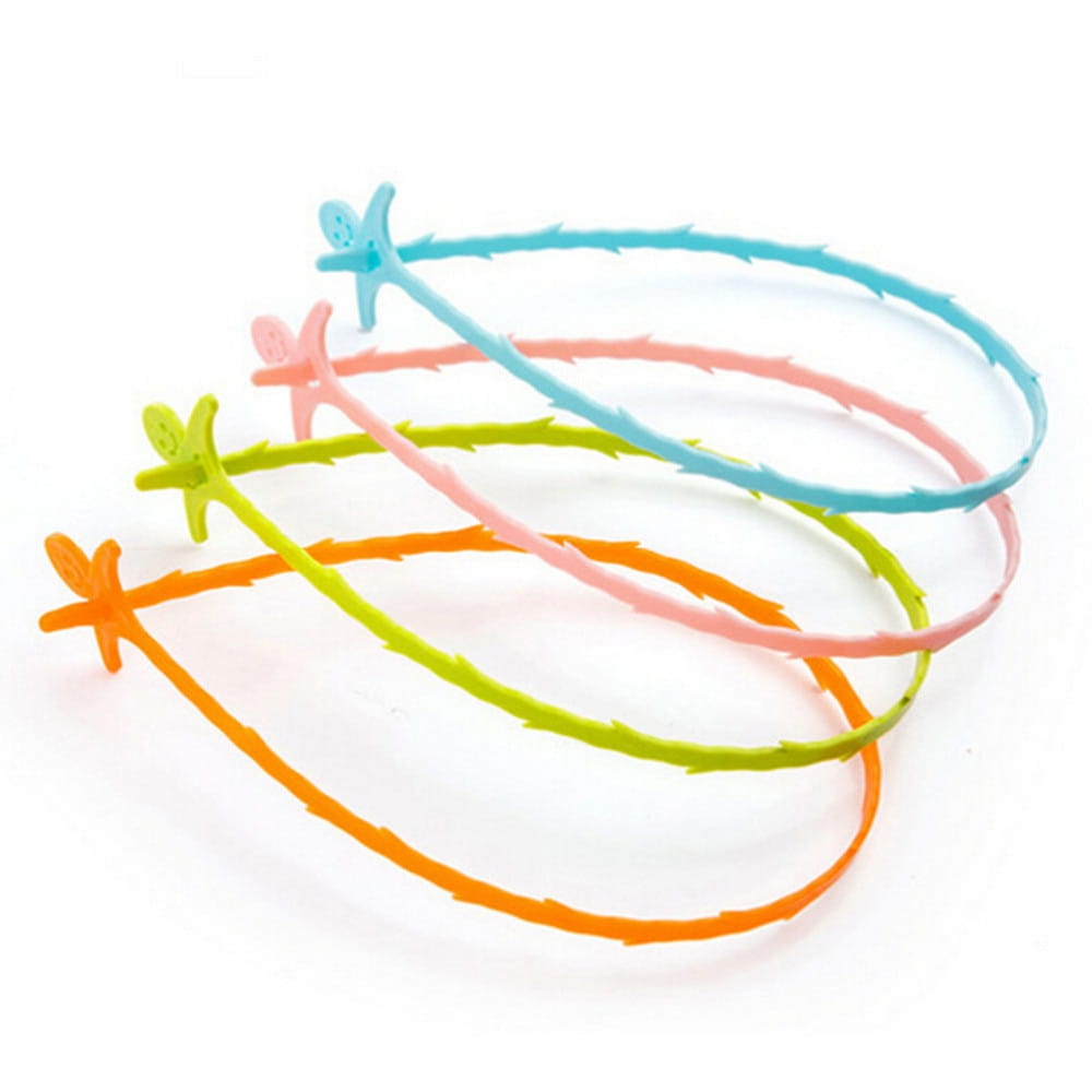 Ensemble de quatre crochets d’égouttage en silicone colorés pour tuyaux de cuisine, chacun muni d’une poignée ludique en forme de libellule et de bords dentelés pour un retrait efficace des bouchons de canalisation, mesurant 51 cm.