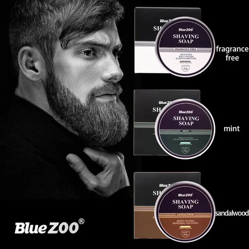 Bluezoo-Marke Rasierseife für Männer in runden, metallischen Dosen mit violetten und braunen Etiketten, mit Sandelholz- und Minz-Duftnoten.
