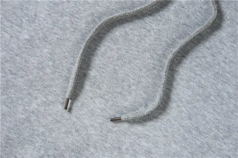Graue gestrickte Kordeln mit Metall-Kordelenden (Aglets) am Lil-Peep-Grafikdruck-Kapuzenpullover