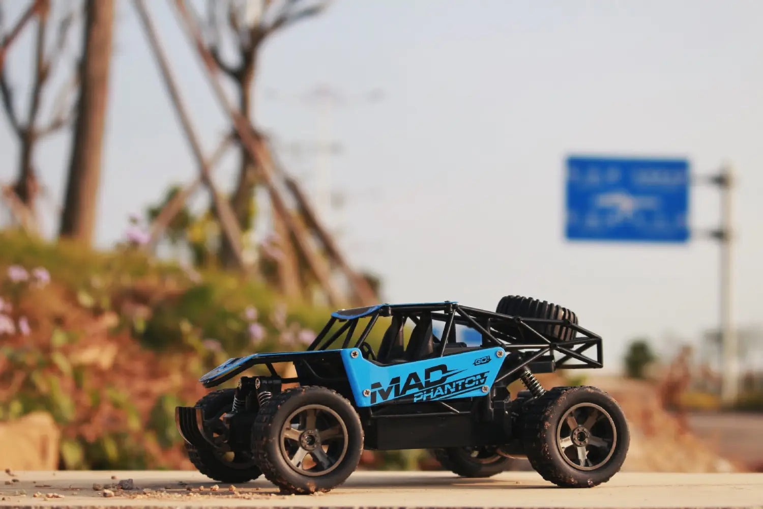 Blue and black remote-controlled off-road truck with mad phantom branding designed for 2.4g rc drifting and buggy use.