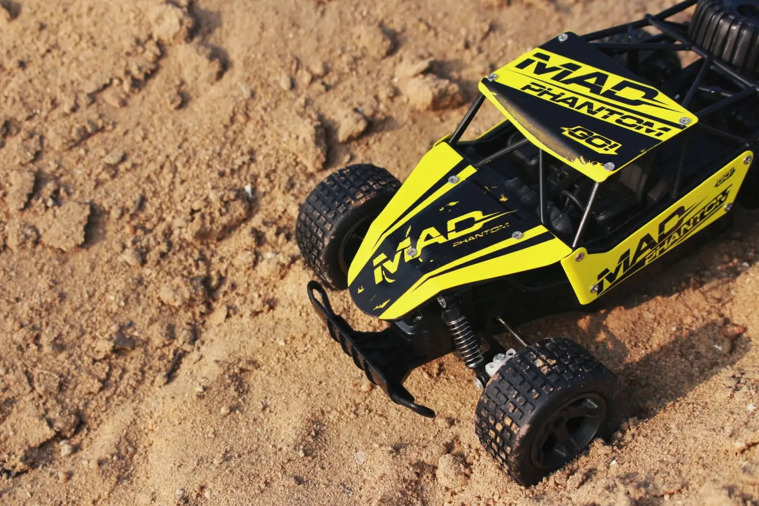 Yellow and black mad phantom go remote-controlled off-road truck shown from the back side for rc drift car mad phantom off-road buggy 2.4g.