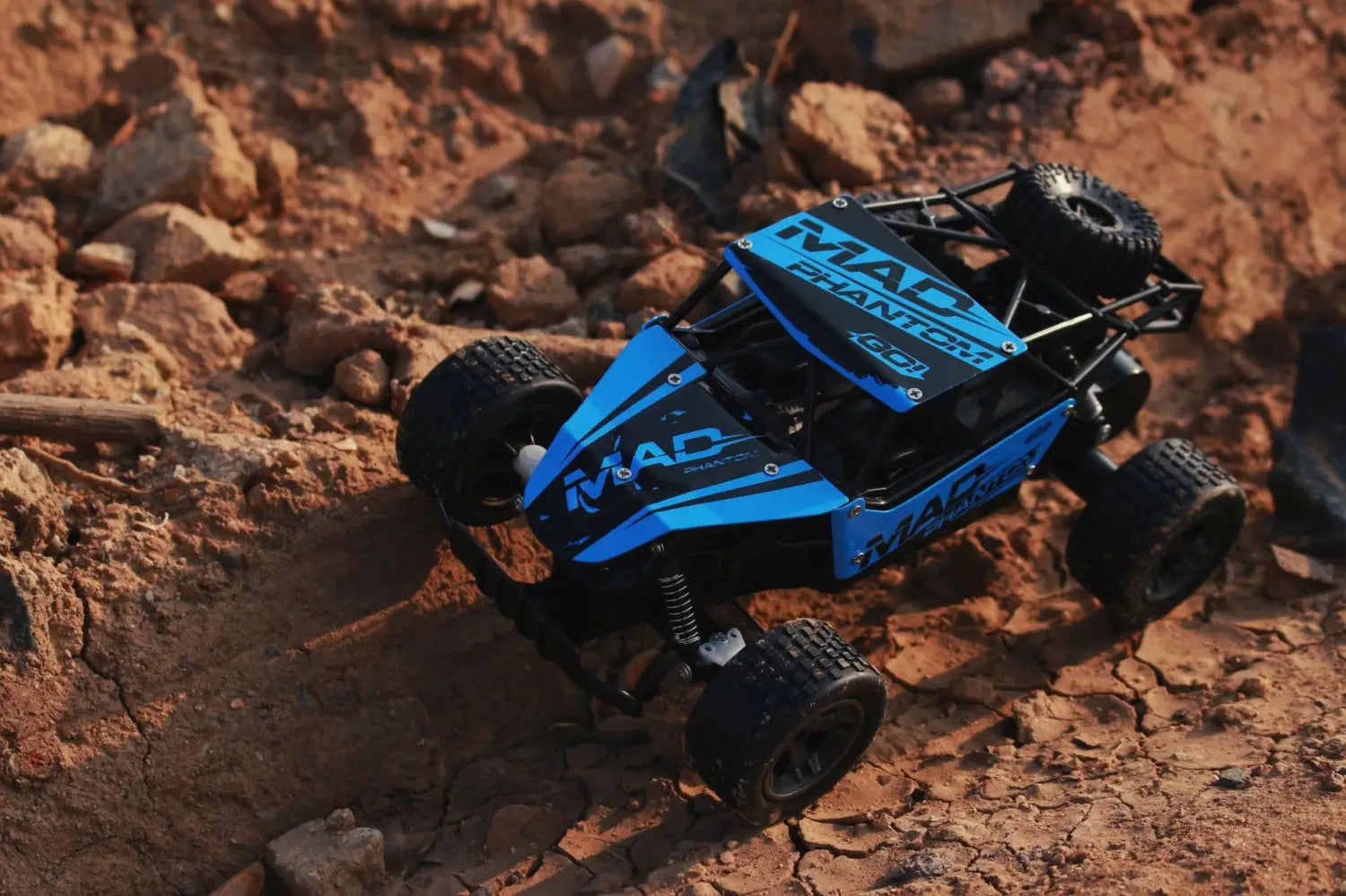 Blue and black mad phantom remote-controlled off-road buggy with rugged tires and sleek angular design for rc drift car mad phantom off-road buggy 2.4g.