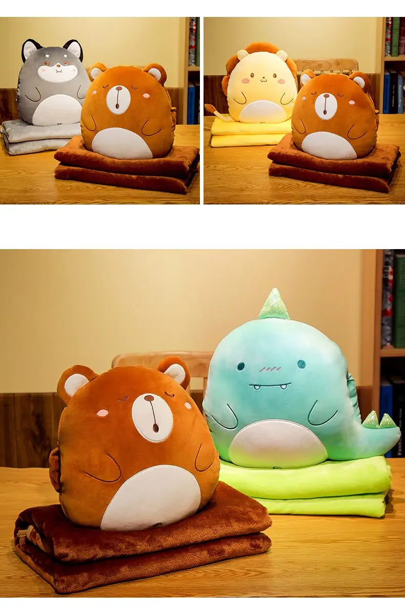Weiche braune Bärenform-Plüschkissen-Decke als Wärmekissen, mit weißem Bauch und bestickten Gesichtszügen aus der Kollektion „Cartoon Animal Pillow Blanket 2 in 1 Plush Cushion“.