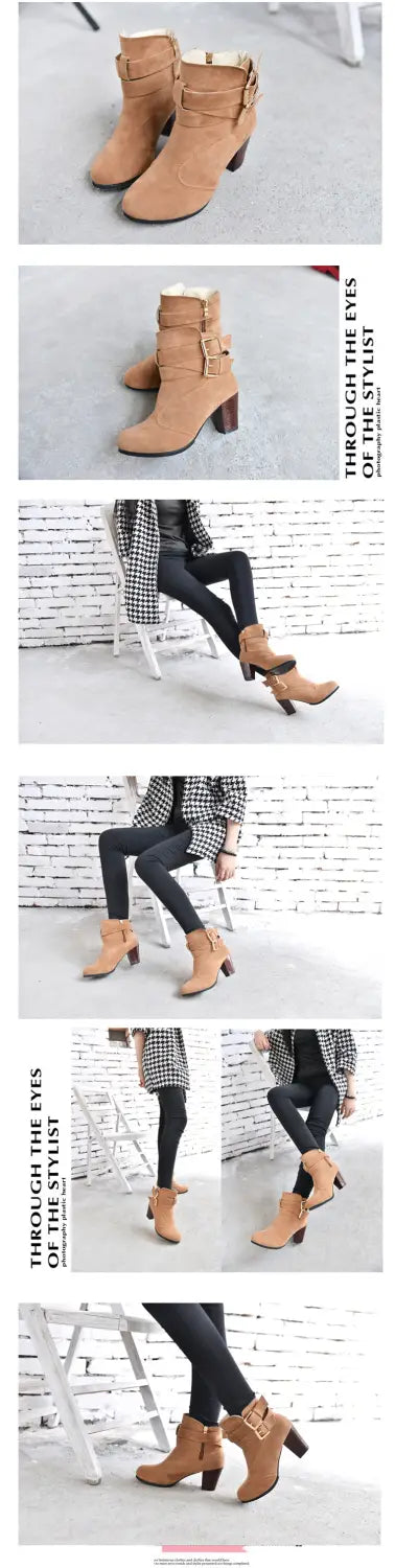 Botines de ante de cuero color camel con correas decorativas con hebilla dorada y un tacón de bloque para un uso elegante.