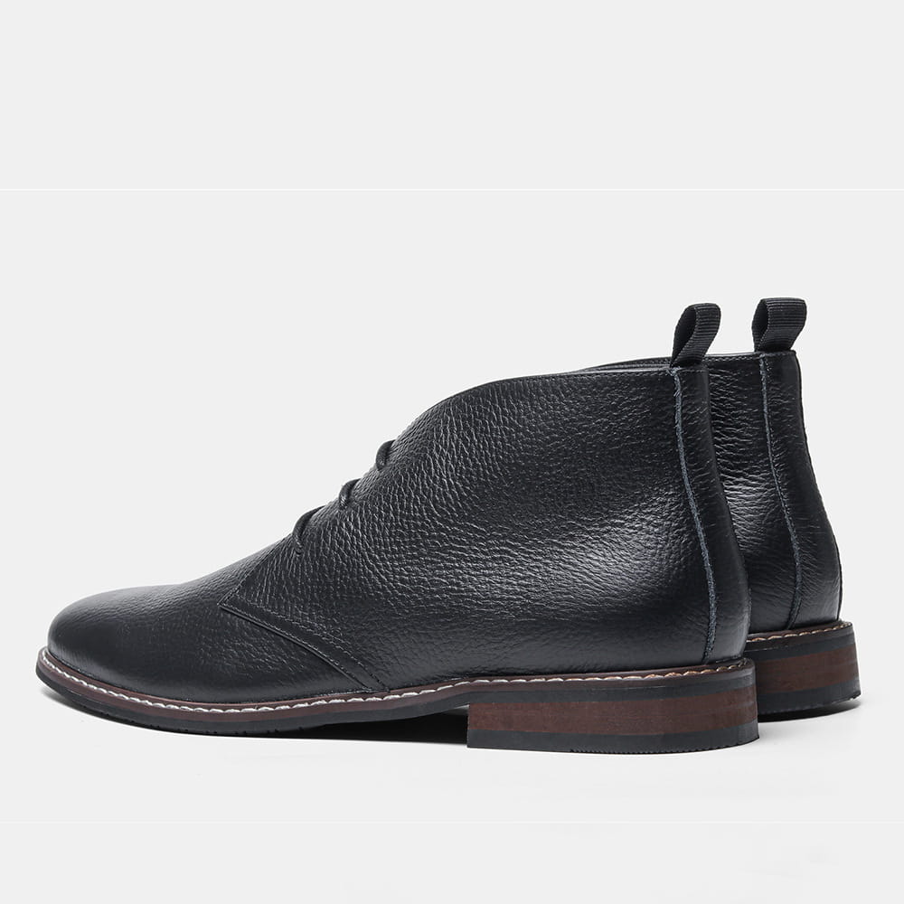 Men’s lychee pattern cowhide Chelsea Martin boots in black leather with pebbled texture and white sole stitching