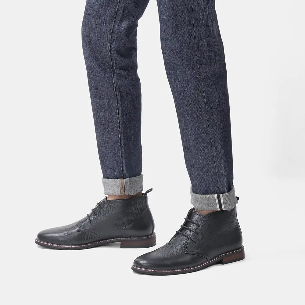 Men’s lychee pattern cowhide Chelsea Martin boots in black leather with pebbled texture and white sole stitching