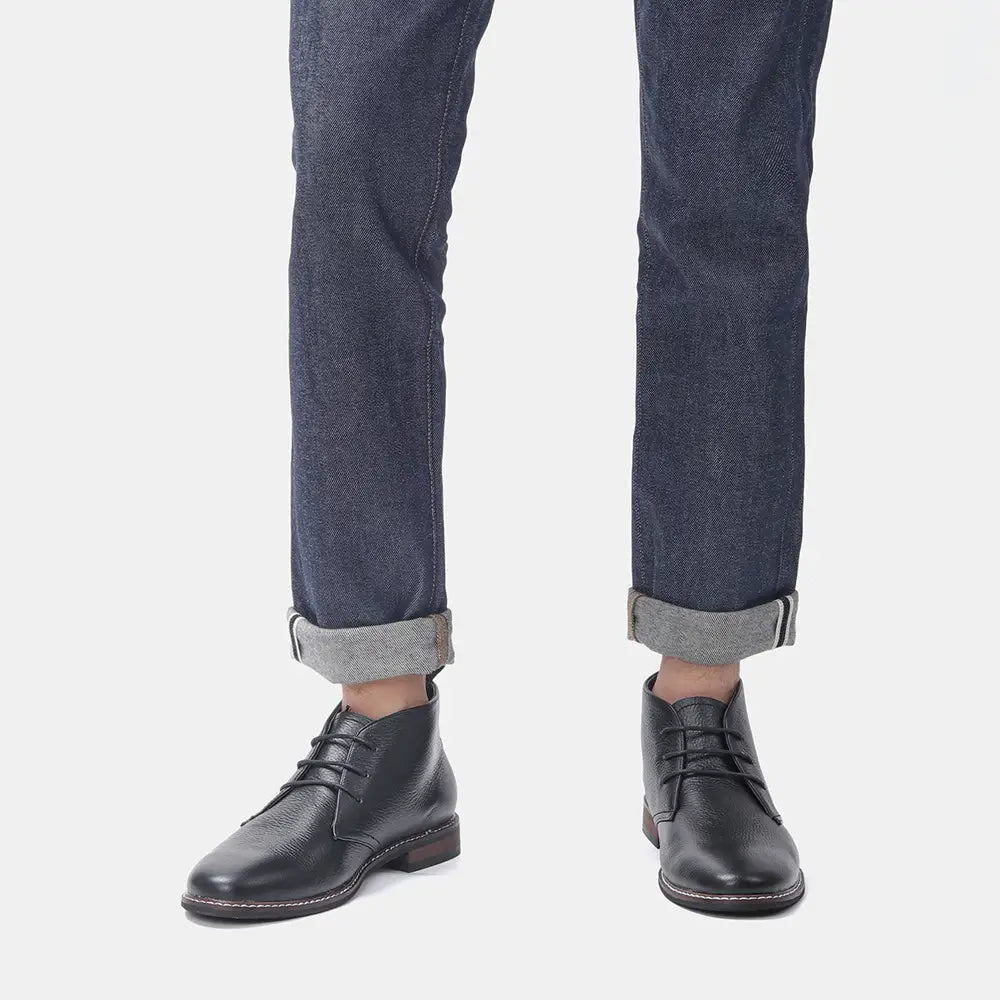 Men’s lychee pattern cowhide Chelsea Martin boots in black leather with pebbled texture and white sole stitching