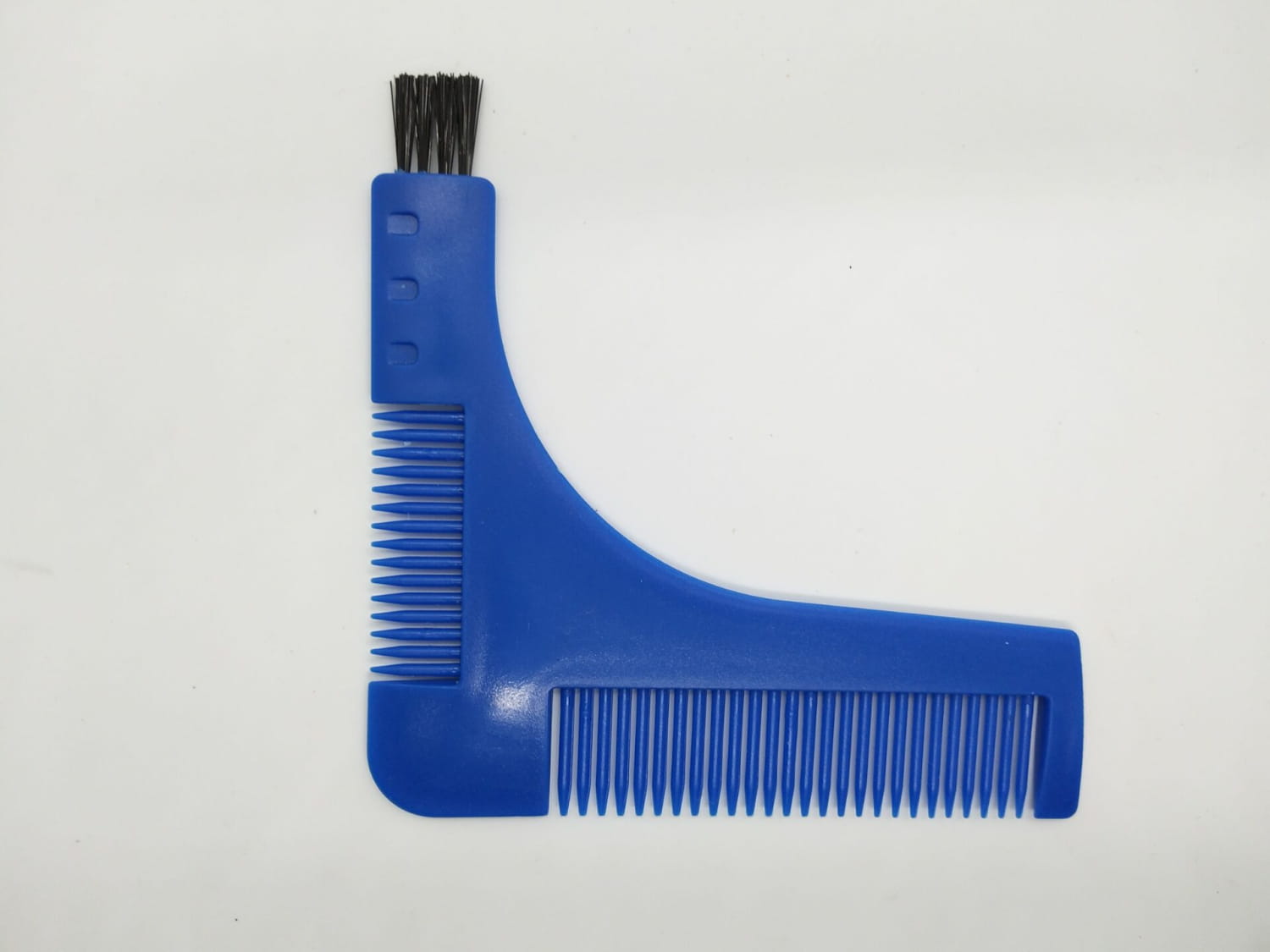 Blaues Kunststoff-Schablonenelement zur Bartformung mit integriertem Kamm und Bürste zum Pflegen und Stylen.