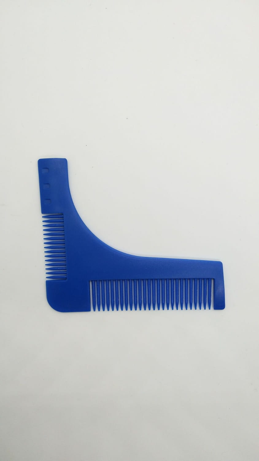 Blaues Kunststoff-Schablonenelement zur Bartformung mit integriertem Kamm mit einem geschwungenen, L-förmigen Design und feinen Zähnen für präzises Pflegen.
