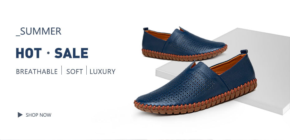 Mocasines tipo alpargata de cuero azul marino perforado para hombre, con suelas cosidas en color marrón; zapatos de conducción casuales.