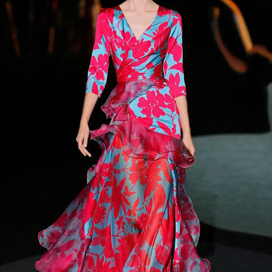 Blumenkleid im Maxilook mit durchgestuften Lagen und Rüschen