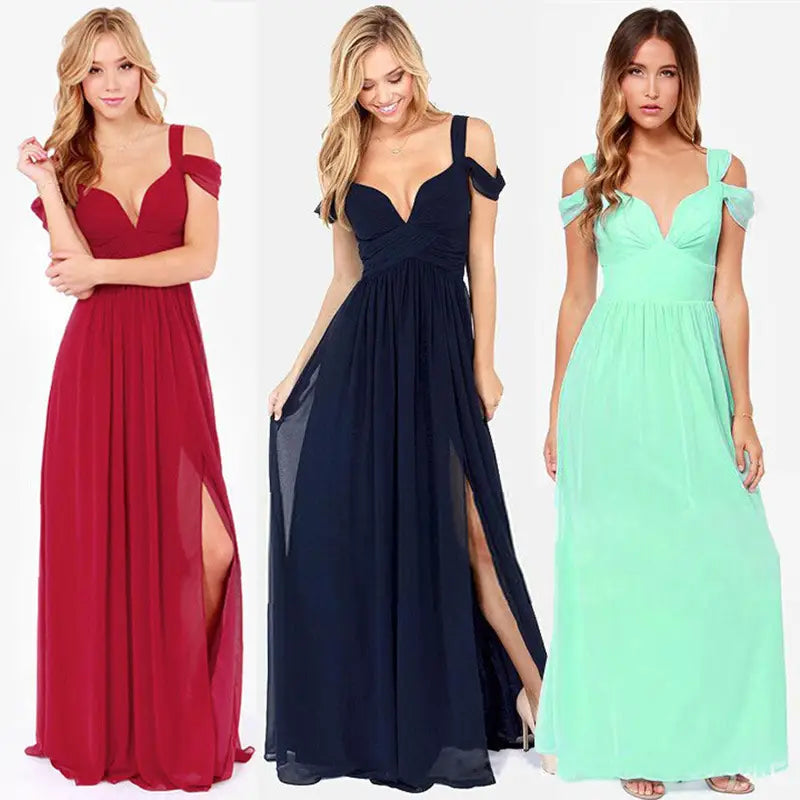Tres elegantes vestidos maxi plisados florales en rojo, azul marino y verde menta, con diseño descubierto en los hombros.