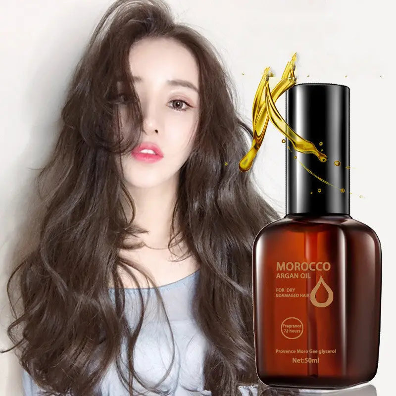 Un frasco elegante de vidrio ámbar con aceite de argán para el cuidado del cabello seco y dañado, de 50 ml, con tapa negra y salpicaduras de líquido dorado.