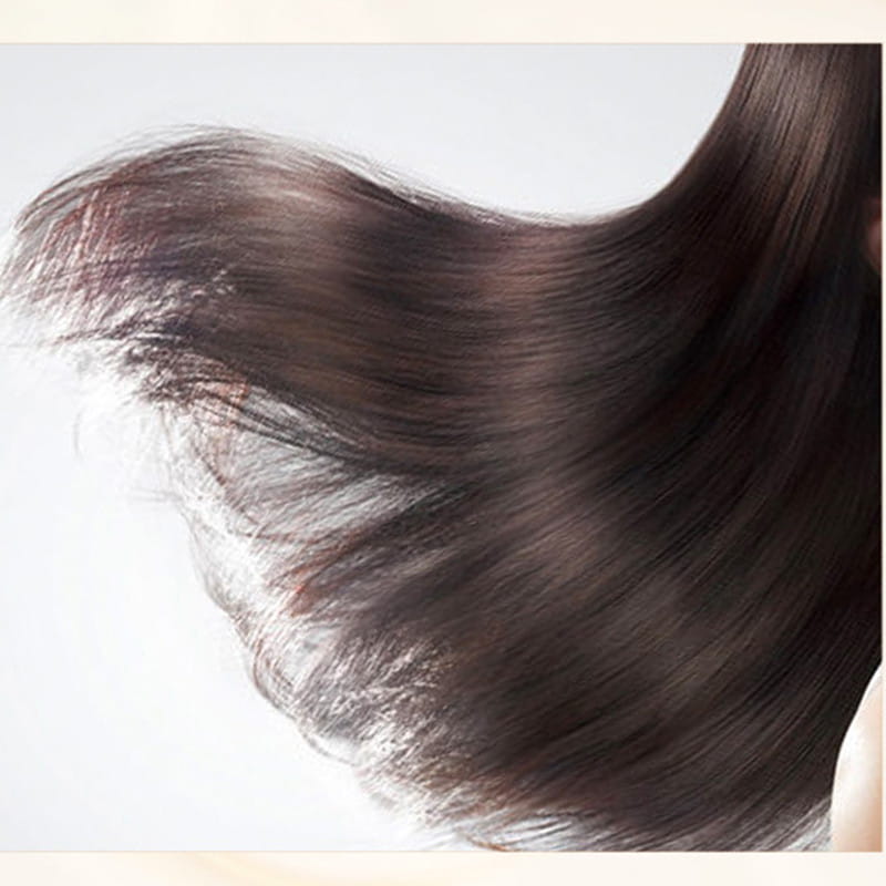Un mechón elegante de color castaño oscuro con una textura suave y brillante y reflejos sutiles que muestran los efectos del cuidado capilar con aceite de argán para el cabello seco y dañado, de 50 ml