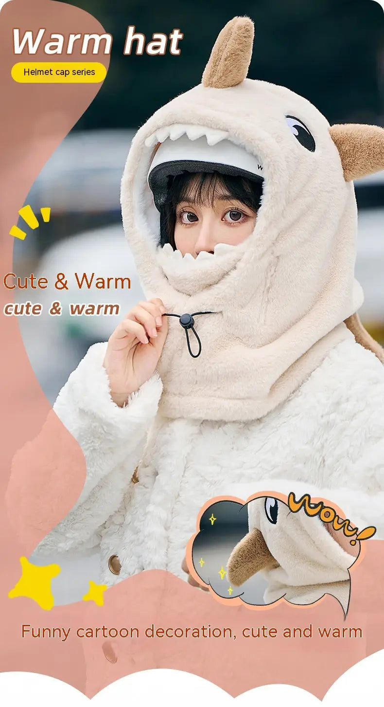Casquette-casque en peluche crème à thème licorne, avec texture de fourrure douce et traits faciaux façon dessin animé, conçue pour la protection des oreilles en hiver.
