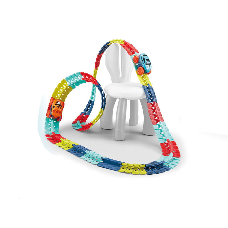 Ensemble de circuit de course électrique flexible en plastique coloré s’emboîtant, avec deux voitures-jouets, pour un jeu dynamique.