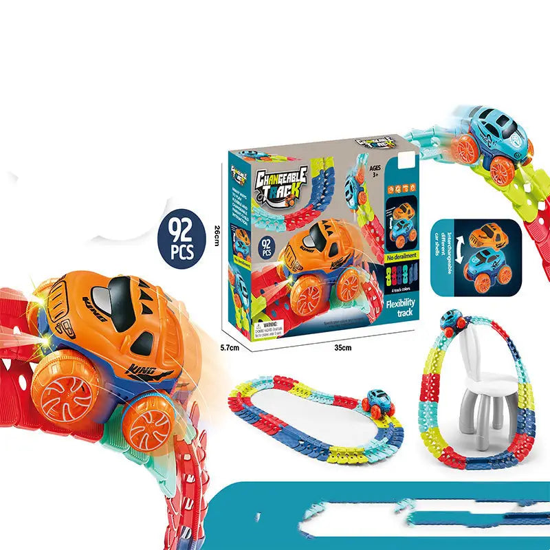 Ensemble de circuit de course électrique flexible comprenant une voiture-jouet orange et bleue avec des roues à thème basket-ball sur un circuit en plastique coloré.