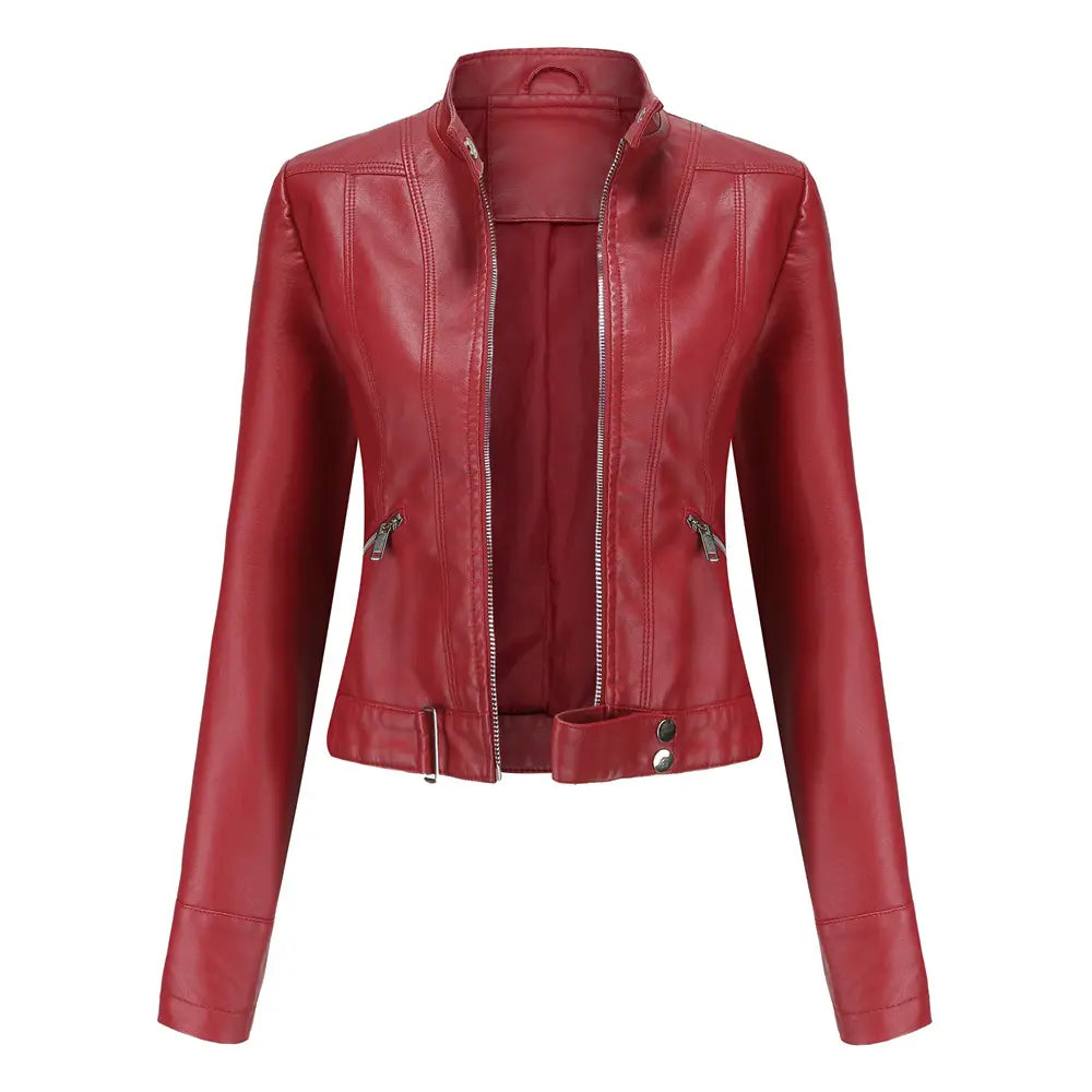 Veste motard en faux cuir rouge à col montant, fermeture éclair frontale et deux poches latérales.