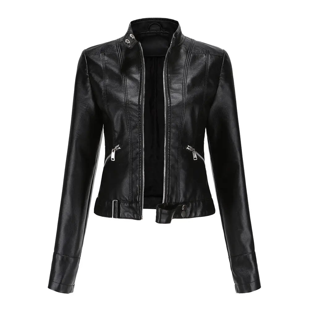 Veste motard en faux cuir noire à fermetures éclair argentées et coupe courte, avec col montant, présentée de l’arrière.