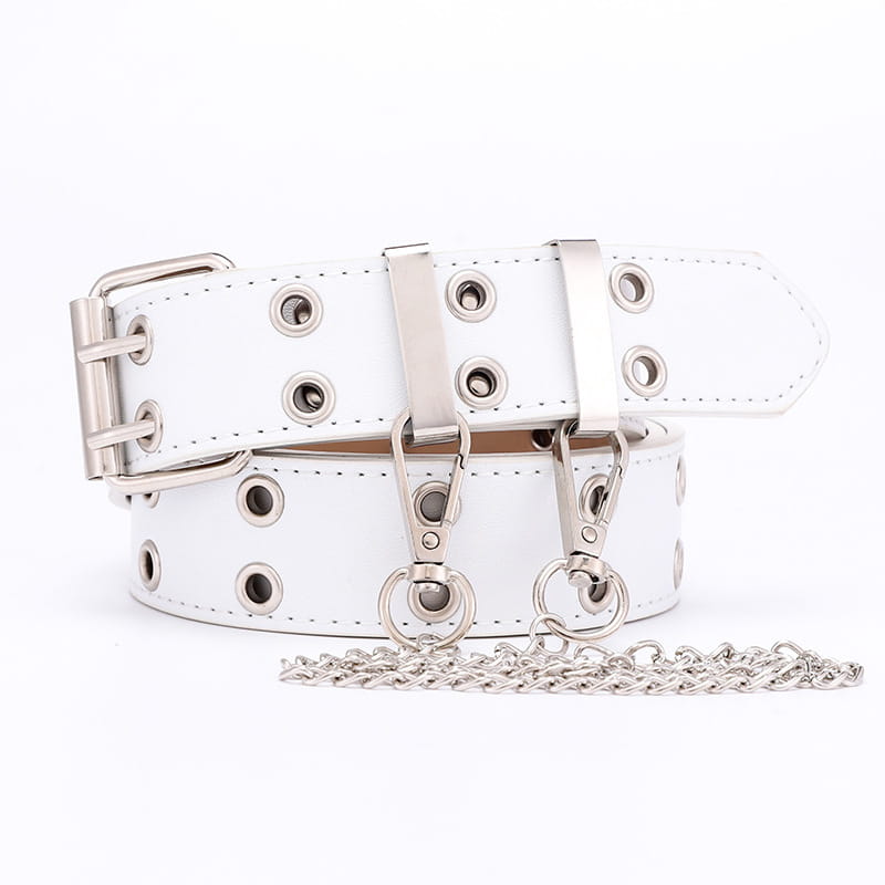 Ceinture en cuir blanc avec des œillets métalliques à tonalité argent et un accessoire de chaîne, présentée comme faisant partie d'une ceinture plastron en cuir marron double boutonnage pour femmes.