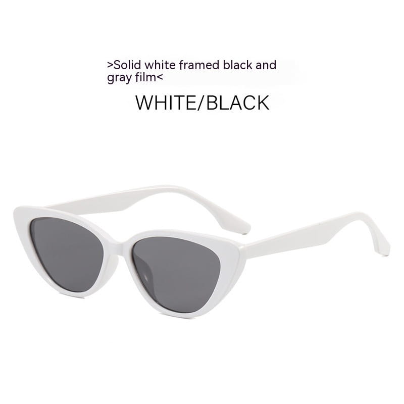 Retro-Chic-Cat-Eye-Sonnenbrille mit weißem Gestell und schwarzen sowie grauen getönten Gläsern.