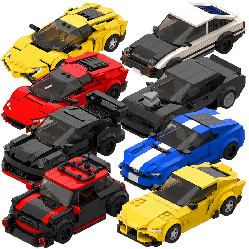 Un ensemble de voitures de sport en LEGO multicolores, construites en jaune, rouge, noir et bleu, à partir de blocs de construction pour voiture de course, ensemble éducatif de type moc.