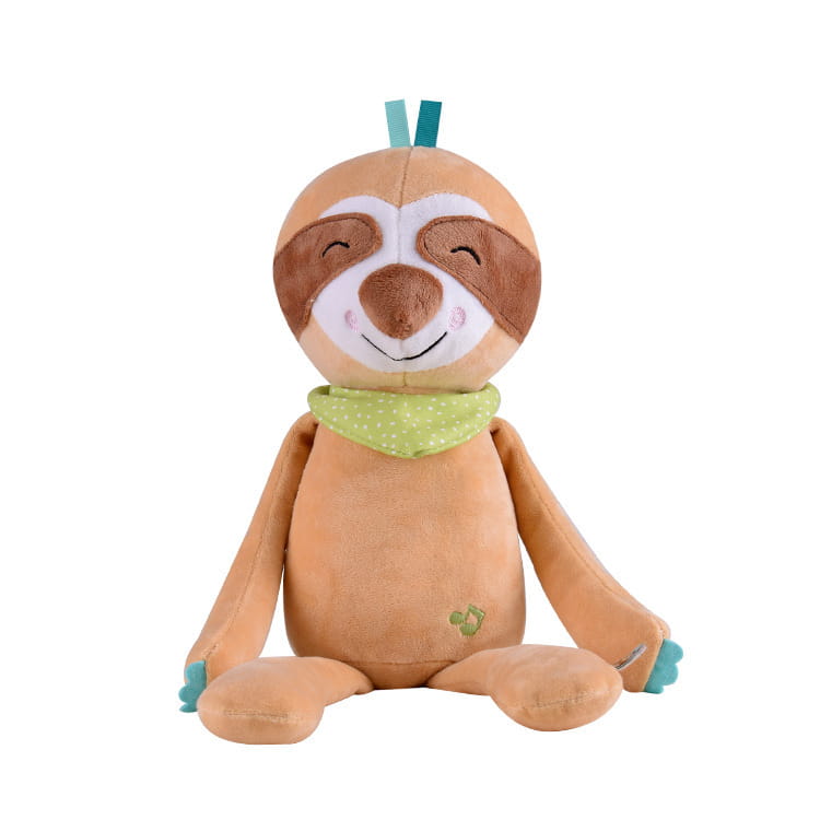 Ein Plüsch-Tier-Komfortlampen-Musik-Babyspielzeug mit einem Faultier aus beigem Fell, braunen Gesichtszzeichnungen und einem grünen gepunkteten Schal.