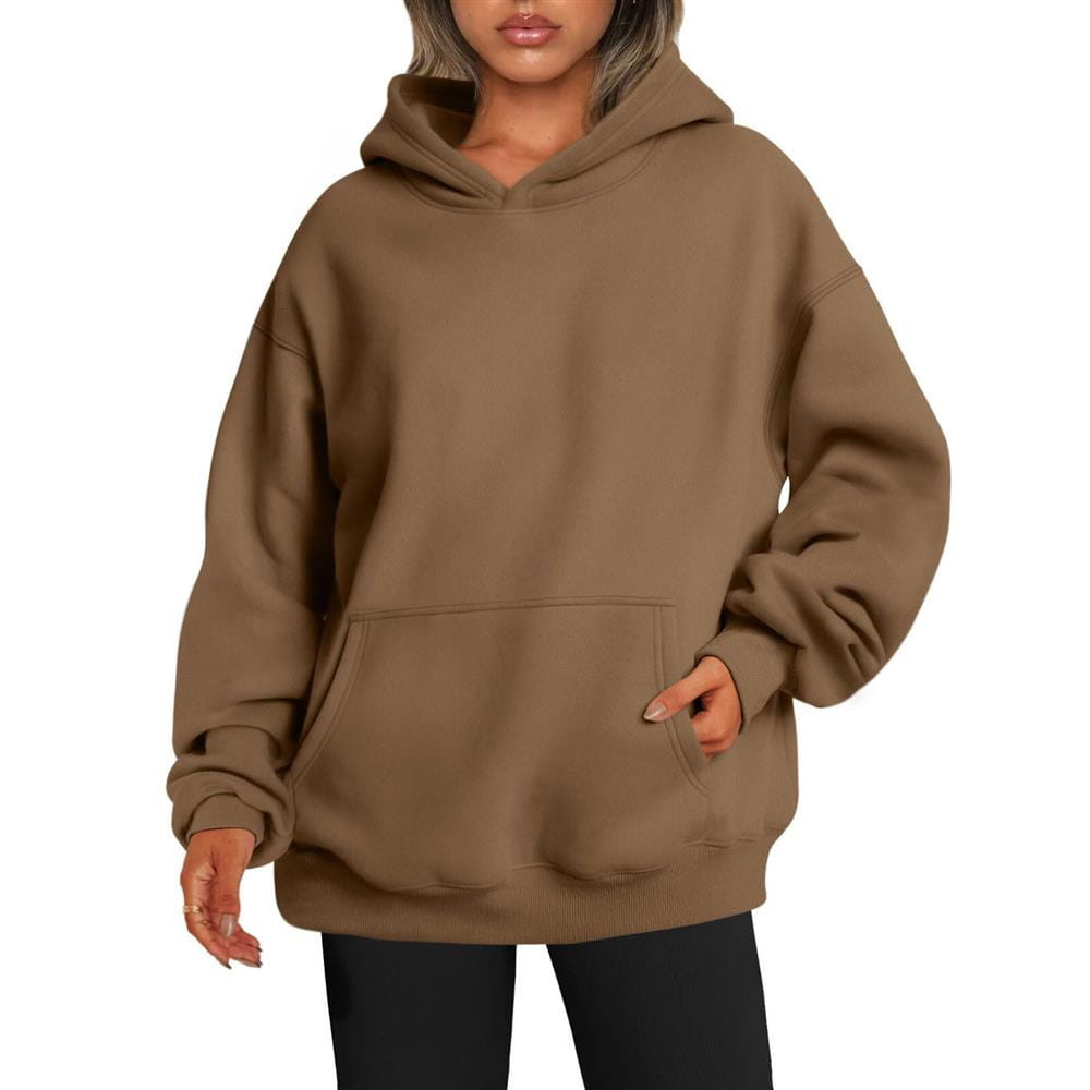 Un sweat à capuche surdimensionné unisexe rétro en tricotage tie-dye 3D brun douillet, confectionné dans un tissu en coton doux, avec une poche avant.