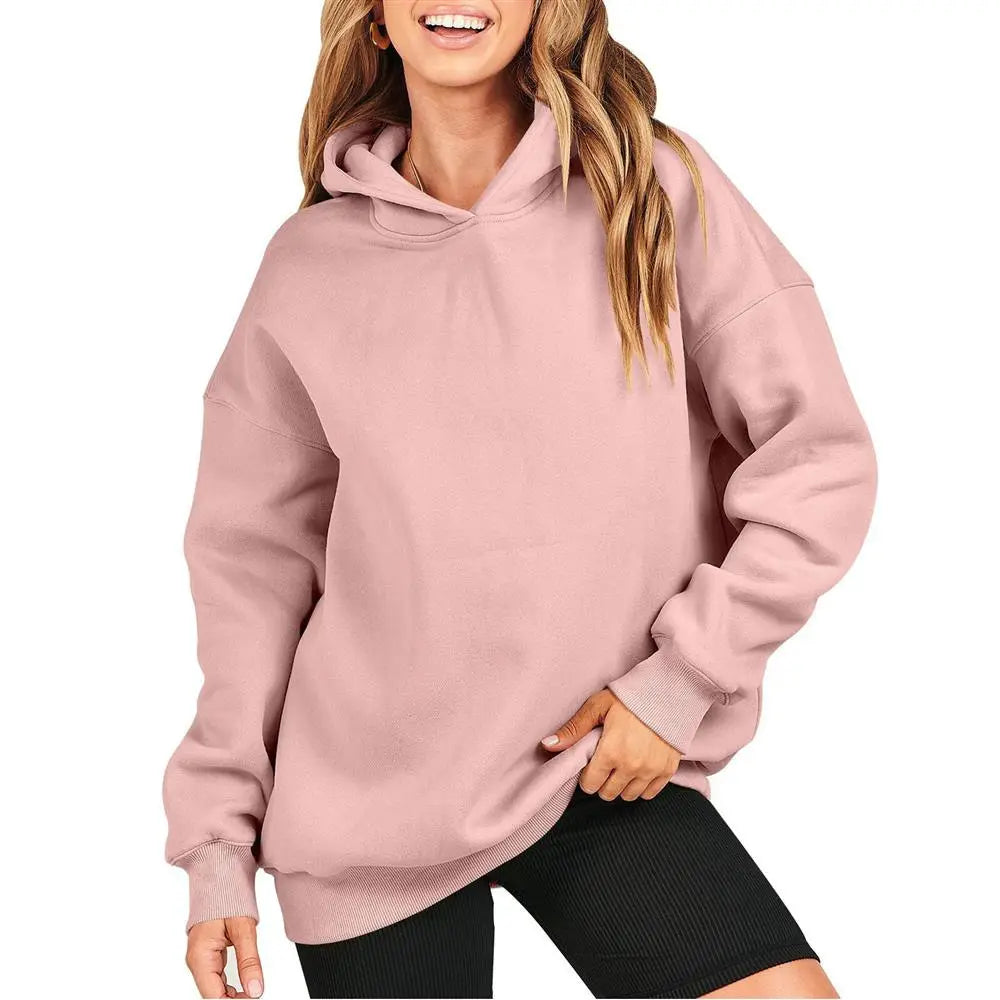 Un sweat à capuche surdimensionné unisexe rétro en tricotage tie-dye 3D rose tendre, avec une coupe décontractée et des poignets côtelés.