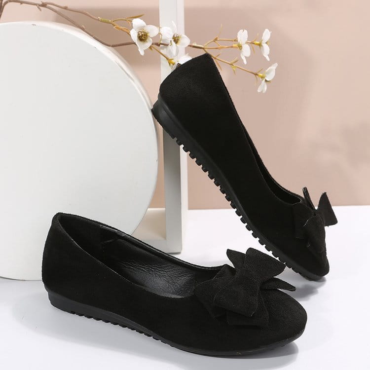 Women’s magenta suede bow round toe flat gommino loafers featuring matching bow accents for elegant wear.
