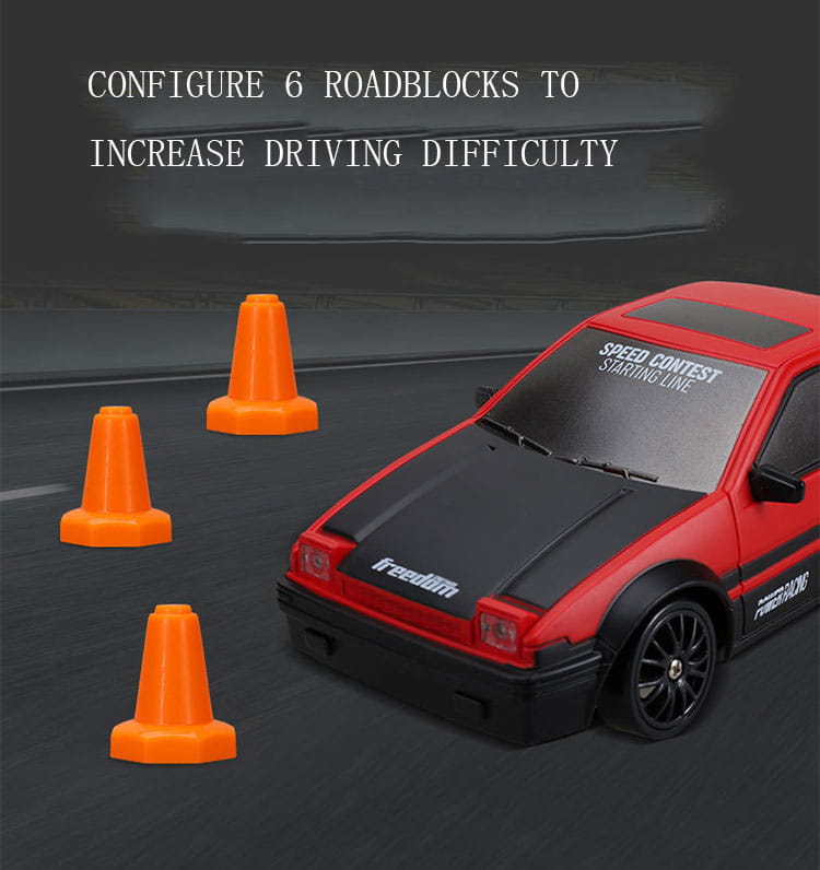 Voiture de drift RC rouge et noire 4WD à haute vitesse, télécommandée, type GTR, jouet, avec un marquage Freedlm sur le capot.