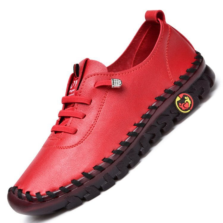Handgefertigter PU-Lederschuh mit flacher Naht und lässiger Casual-Passform in Rot, mit schwarzen Schnürsenkeln und einem markanten, genähten Sohlen-Design.