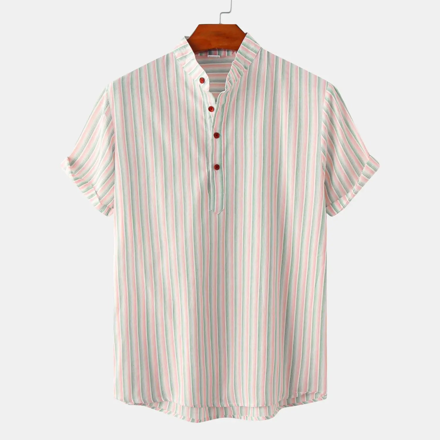 Camisa de algodón con mezcla de rayas verticales y cuello tipo mandarina para hombre, en rosa claro y menta, con botones rojos y manga corta.