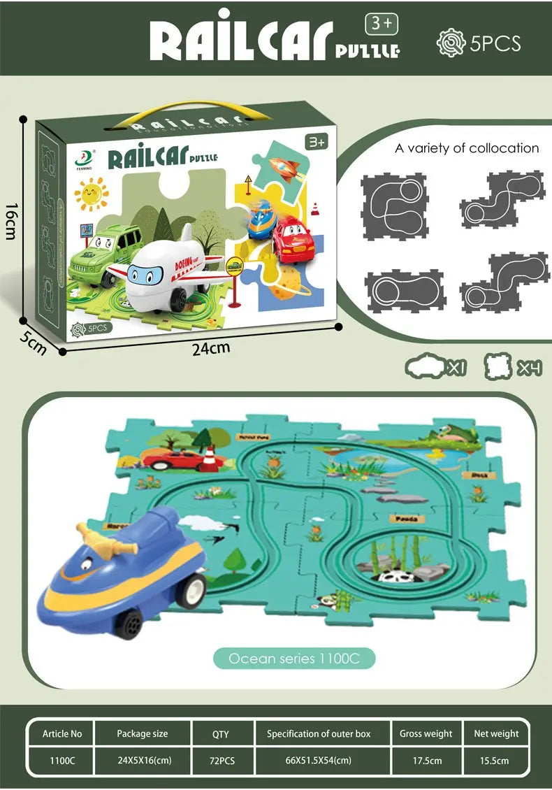 Un tren de juguete azul y amarillo sobre un circuito de rompecabezas color verde agua dentro de un set de la escena de ciudad educativa con el set de rompecabezas de vagón de tren para pista eléctrica diy, diseñado para el aprendizaje y el juego interactivos.